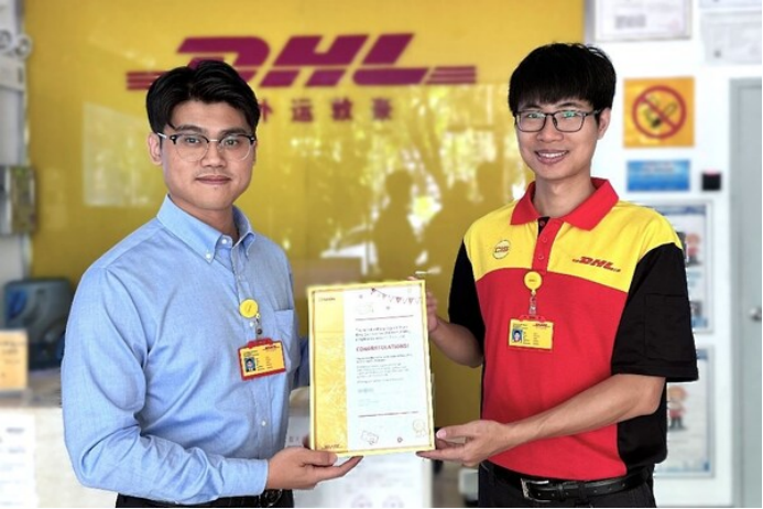 DHL快递中国区向60余名员工子女发放助学金近50万元