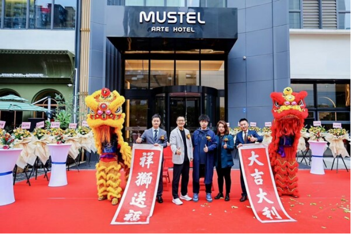 成都瑧林MUSTEL ARTE璀璨启幕，引领西南艺术旅居新风尚